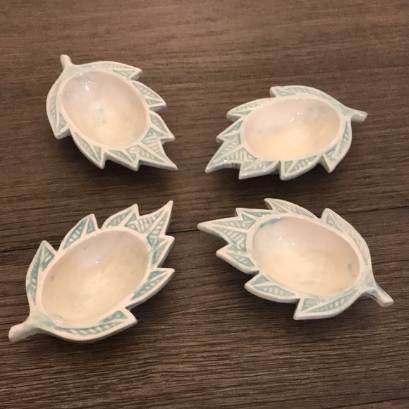 Individual deviled egg cup set of 4 vintage ceramic leaf design EUC unique - Picture 3 of 8